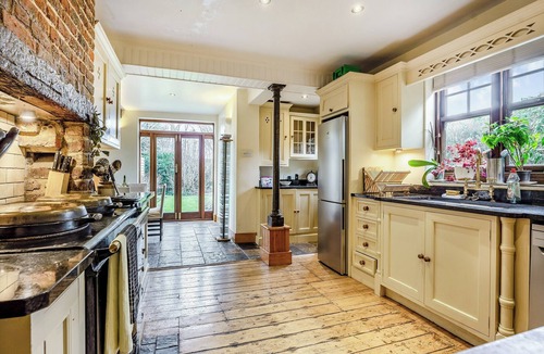 Brighton Cottage | 3 bedroom accommodation in Brighton
