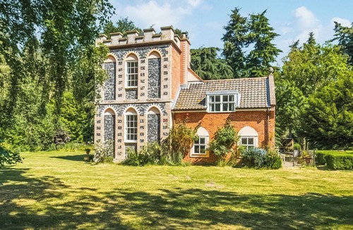 Ickburgh Cottage | 3 bedroom accommodation in High Ash