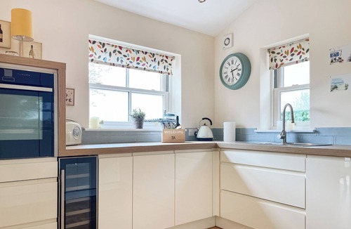 Sutton-in-Ashfield Cottage | 3 bedroom accommodation in Teversal