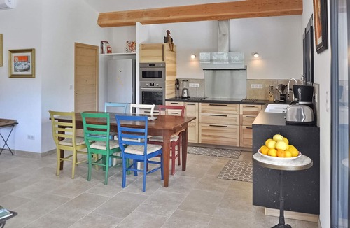 Rognonas House | 3 bedroom accommodation in Rognonas