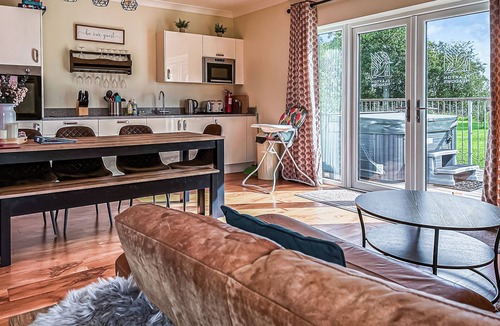 Flaxton Ski Chalet | 3 bedroom accommodation in Flaxton