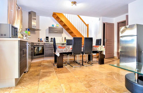 Saint-Hippolyte-de-Montaigu House | 3 bedroom accommodation in Flaux