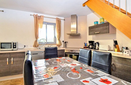 Saint-Hippolyte-de-Montaigu House | 3 bedroom accommodation in Flaux