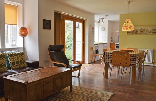 Middleton-on-Sea Cottage | 3 bedroom accommodation in Elmer