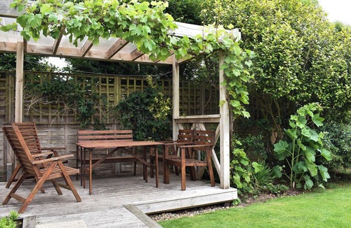 Middleton-on-Sea Cottage | 3 bedroom accommodation in Elmer