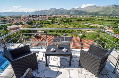 Opuzen Apartment | 3 bedroom accommodation in Vlaka