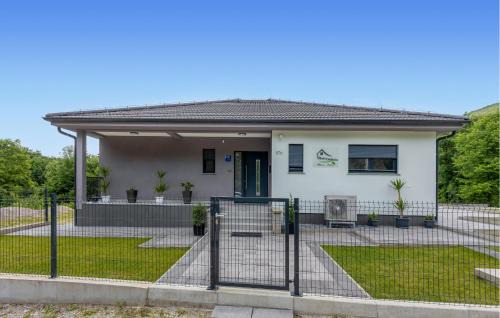 Seliste Dreznicko House | 3 Bedroom Amazing Home In Seliste Dreznicko