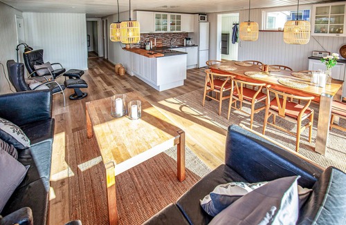 Hvalpsund House | 3 bedroom amazing home in Farsø