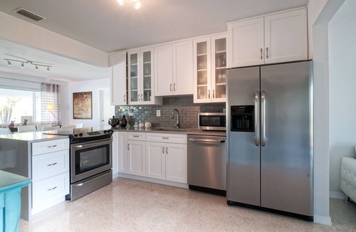 Oakland Park House | 3 Bedroom and 3 Bathroom Home