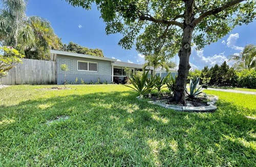Oakland Park House | 3 Bedroom and 3 Bathroom Home