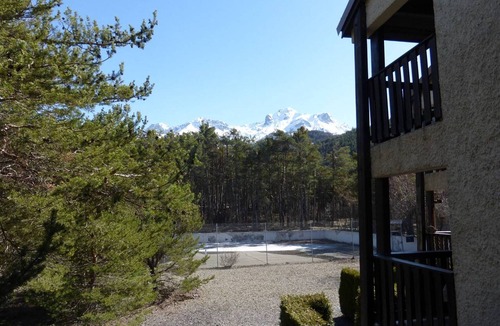 Enchastrayes Apartment | 3-Bedroom Apartment with Balcony, Sleeps 6, Parking