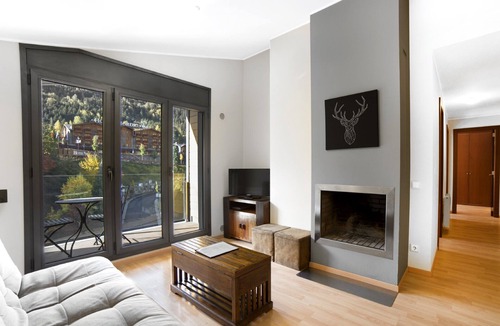 El Tarter Apartment | 3 Bedroom Apartment next to ski slopes. El Tarter. FLOC 32