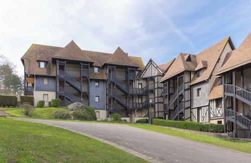 Deauville Apartment | 3 bedroom apartment with garden and swimming pool