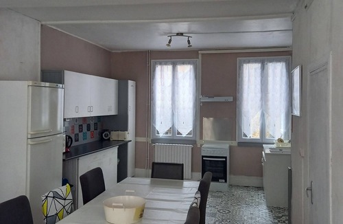 Decize Apartment | 3 Bedroom Apartment in Decize