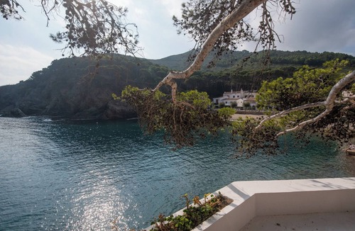 Sa Tuna Apartment | 3 bedroom apartment in first sea line in Sa Tuna, Begur (H02)
