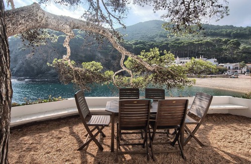 Sa Tuna Apartment | 3 bedroom apartment in first sea line in Sa Tuna, Begur (H02)
