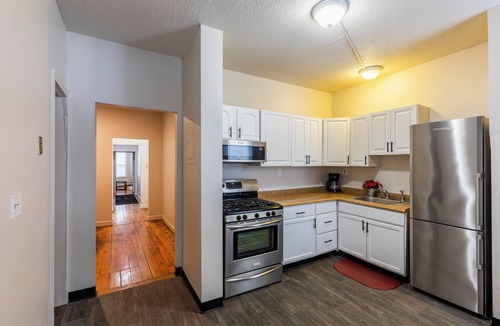 Hartford Apartment | 3-bedroom apartment steps to Downtown Hartford