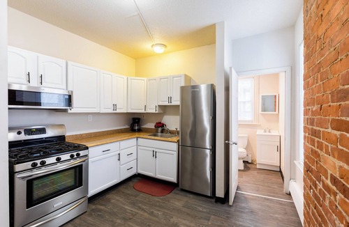 Hartford Apartment | 3-bedroom apartment steps to Downtown Hartford