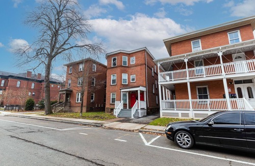 Hartford Apartment | 3-bedroom apartment steps to Downtown Hartford
