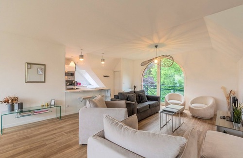 Roubaix Apartment | 3 bedroom apartment w/private parking and terrace