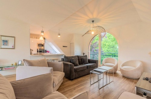 Roubaix Apartment | 3 bedroom apartment w/private parking and terrace