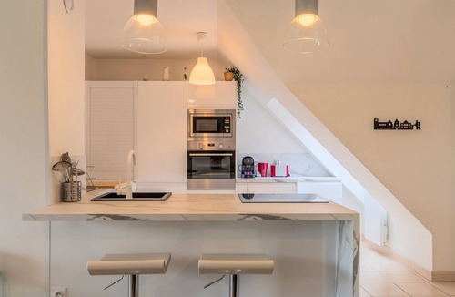 Roubaix Apartment | 3 bedroom apartment w/private parking and terrace