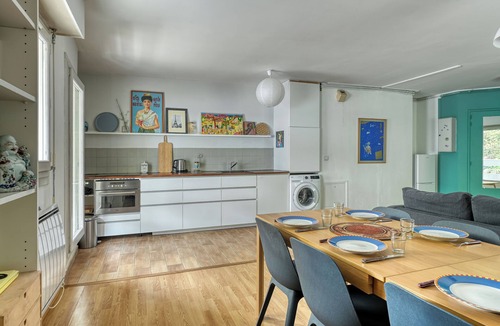 Belleville Apartment | 3 bedroom apartment with balconies