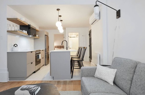 Shaughnessy Village Apartment | 3 bedroom apt, 1.5 bath apt w/parking in Downtown