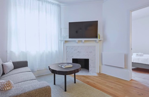 Shaughnessy Village Apartment | 3 bedroom apt, 1.5 bath apt w/parking in Downtown