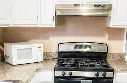 Graduate Hospital Apartment | 3 Bedroom Apt at South Philly
