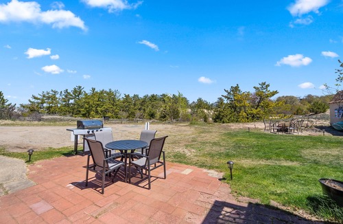 Newbury Apartment | 3 Bedroom Apt Walk to Beach with Yard & Fire Pit