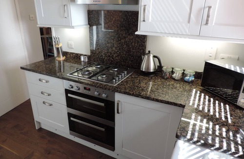 Aldershot House | 3 Bedroom Ash Vale Airport Accommodation