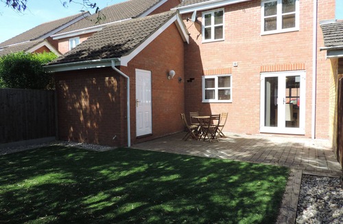 Aldershot House | 3 Bedroom Ash Vale Airport Accommodation