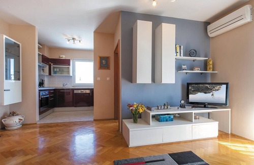 Kastel Gomilica Apartment | 3 bedroom awesome apartment in Kastel Gomilica
