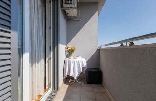 Kastel Gomilica Apartment | 3 bedroom awesome apartment in Kastel Gomilica