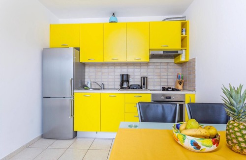 Cizici Apartment | 3 bedroom awesome apartment in Dobrinj