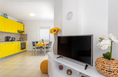 Cizici Apartment | 3 bedroom awesome apartment in Dobrinj