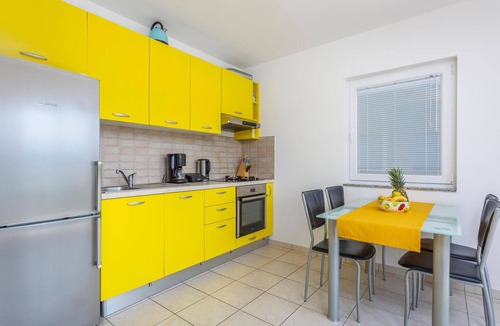Cizici Apartment | 3 bedroom awesome apartment in Dobrinj