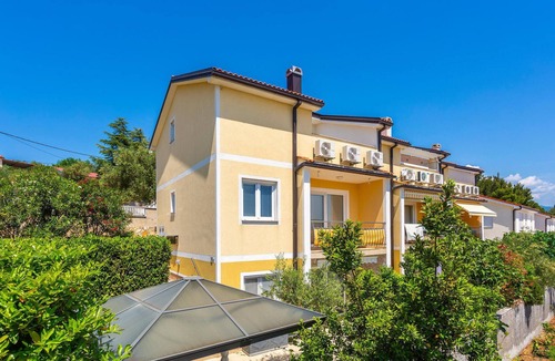 Cizici Apartment | 3 bedroom awesome apartment in Dobrinj