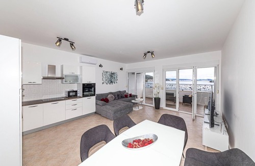 Marina Apartment | 3 bedroom awesome apartment in Marina