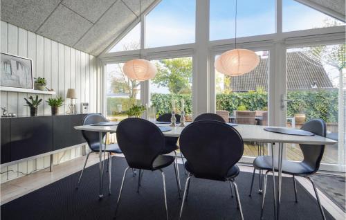 Grønninghoved Strand House | 3 Bedroom Awesome Home In Sjølund