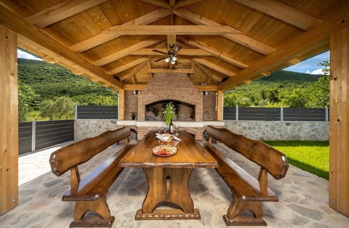 Sinj House | 3 bedroom awesome home in Sinj