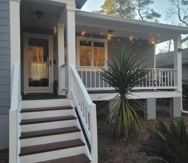 Onemo Villa | 3 Bedroom Bay Home with Private Dock & all the Amenities