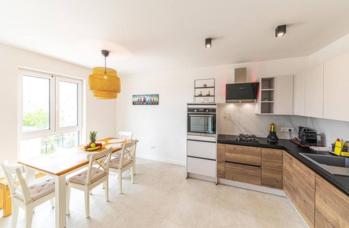 Kastel Novi Apartment | 3 bedroom beach front apartment in Kastel Novi