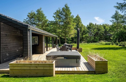 Fjellerup House | 3 bedroom beach front home in Glesborg