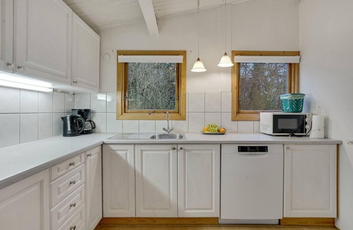 Hojby House | 3 bedroom beach front home in Højby
