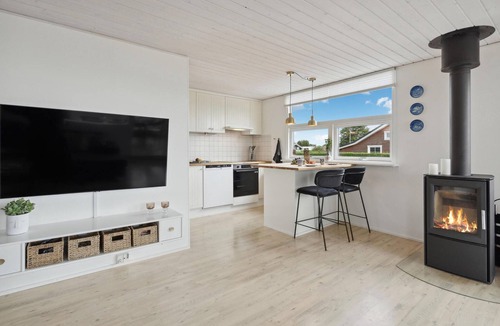 Hejlsminde House | 3 bedroom beach front home in Hejls