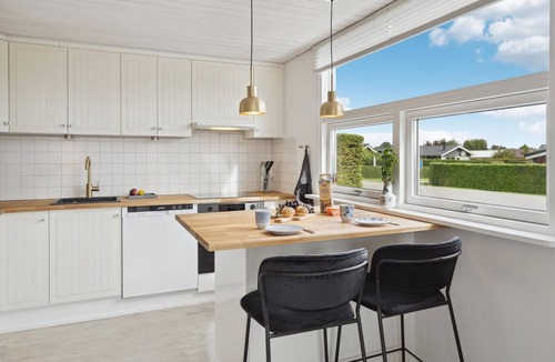 Hejlsminde House | 3 bedroom beach front home in Hejls