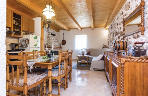 Vir House | 3 bedroom beach front home in Vir