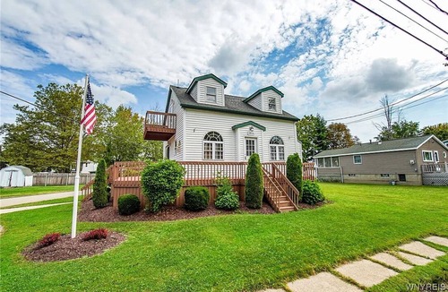 Irving House | 3-bedroom Beach House with AC in Sunset Bay - 2 minutes from the beach!